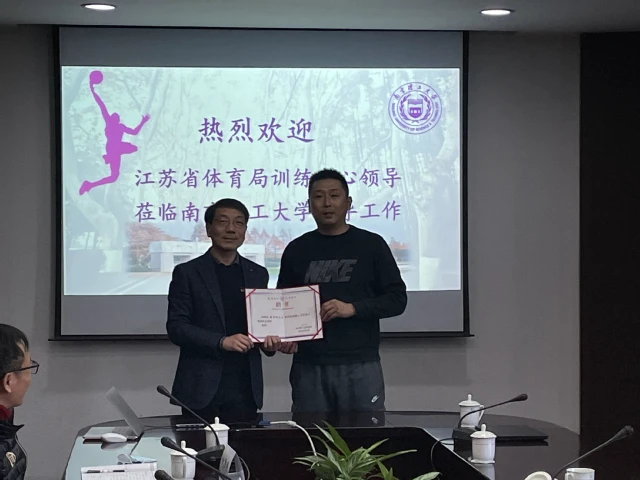 篮球教练如何帮助球员理解规则的重要性?_0